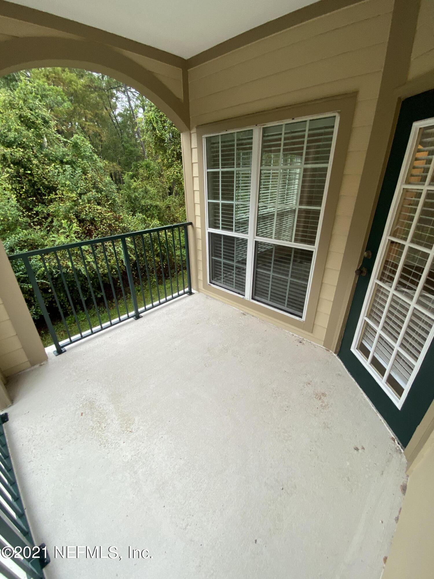 7800 Point Meadows Drive, Unit 422 Jacksonville, FL 32256 - Photo 36 of 38 a view of a house with a large window