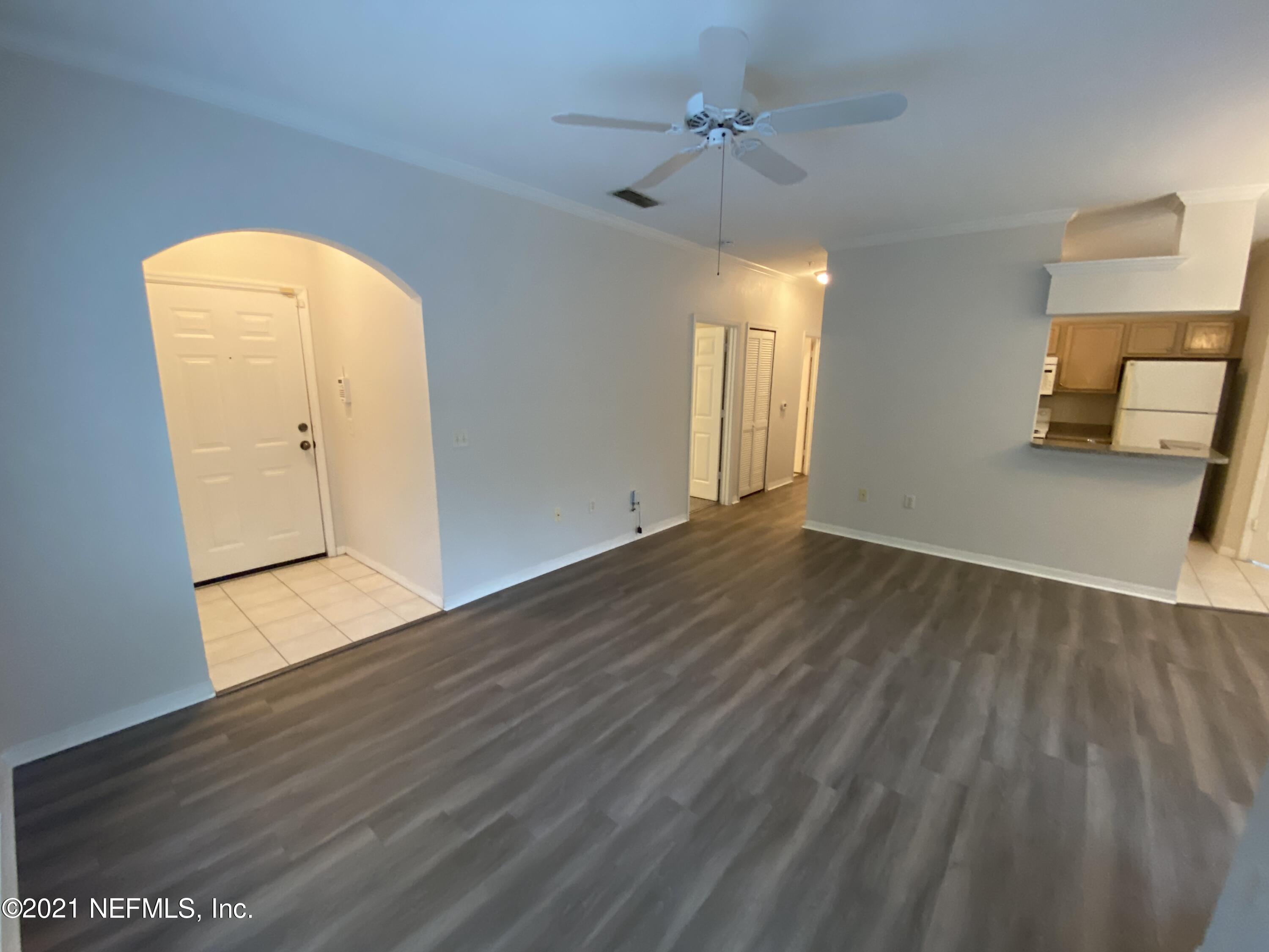 7800 Point Meadows Drive, Unit 422 Jacksonville, FL 32256 - Photo 7 of 38 a view of empty room with wooden floor and fan