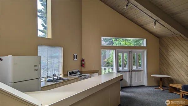 $1,895 | 10819 Northeast 37th Place, Unit 107, Bellevue, WA 98004