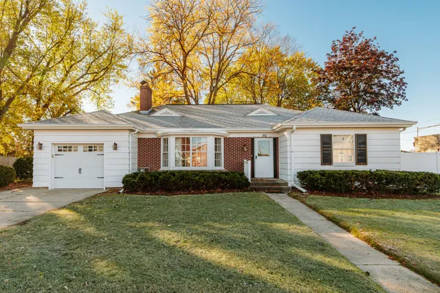 $334,850 | 113 West Water Street, Princeton, WI 54968