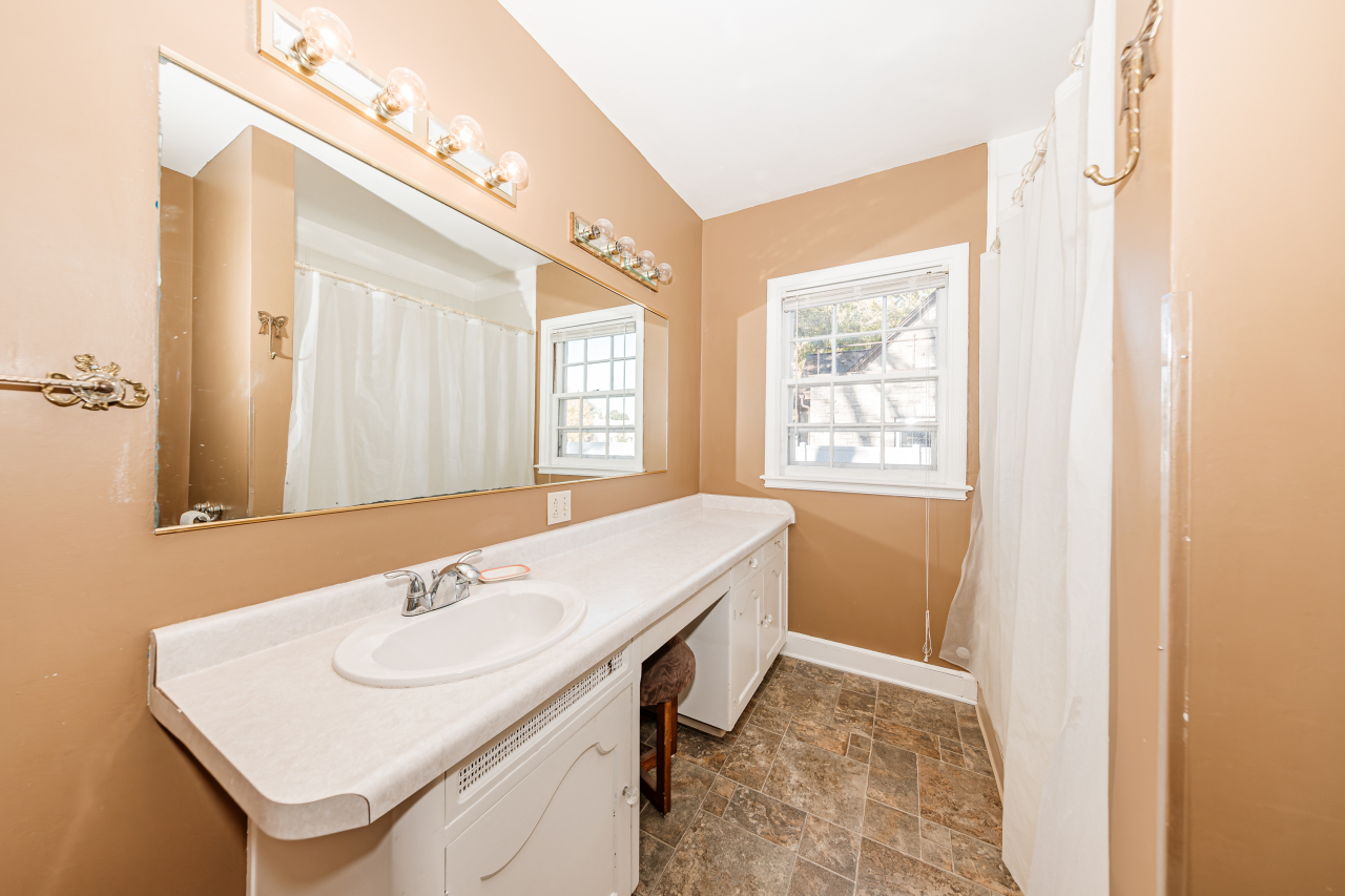 113 West Water Street Princeton, WI 54968 - Photo 11 of 42 Bath