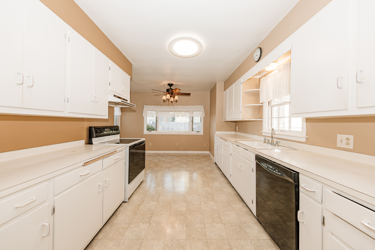 113 West Water Street Princeton, WI 54968 - Photo 15 of 42 Kitchen
