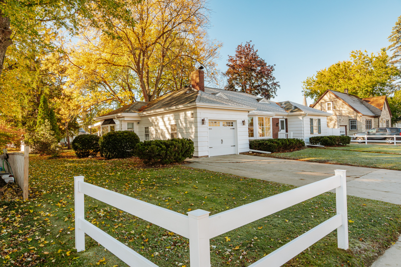 113 West Water Street Princeton, WI 54968 - Photo 5 of 42 nice front yard