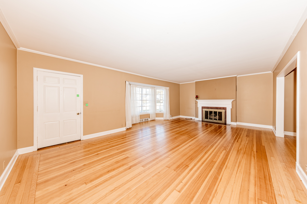 113 West Water Street Princeton, WI 54968 - Photo 7 of 42 Living Room