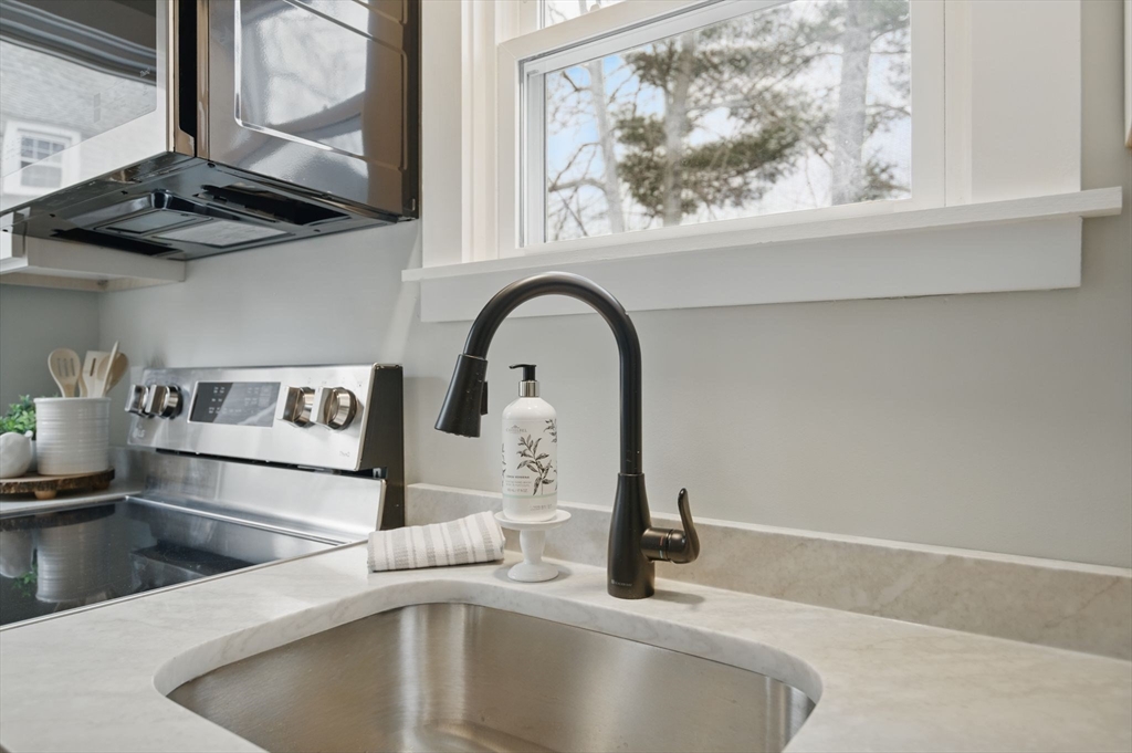 85 Braddock Street Springfield, MA 01109 - Photo 4 of 20 Gallery Image 4