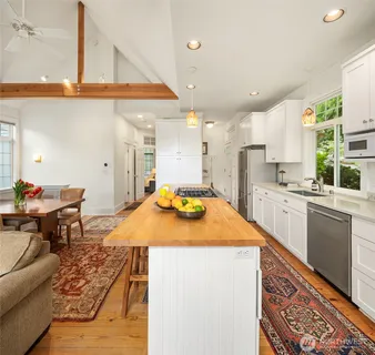 $1,250,000 | 2511 East Roy Street, Seattle, WA 98112