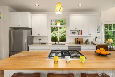 $1,250,000 | 2511 East Roy Street, Seattle, WA 98112