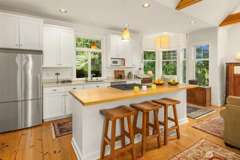 $1,250,000 | 2511 East Roy Street, Seattle, WA 98112