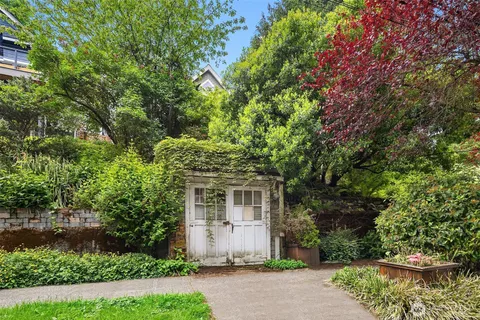 $1,250,000 | 2511 East Roy Street, Seattle, WA 98112