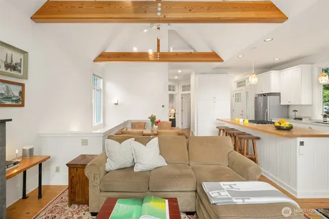 $1,250,000 | 2511 East Roy Street, Seattle, WA 98112