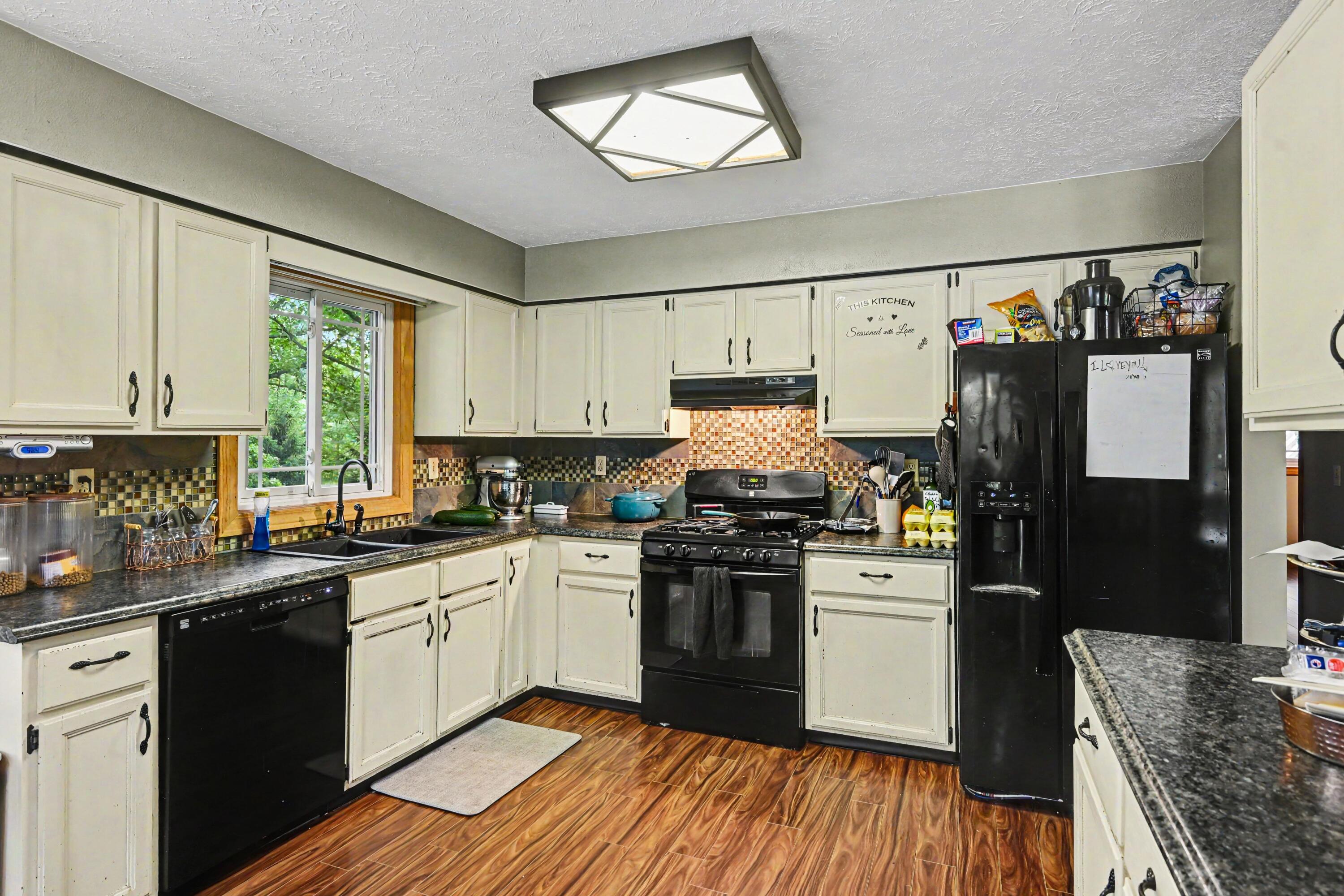 6080 Herring Road Litchfield, MI 49252 - Photo 7 of 27 007_file_8545