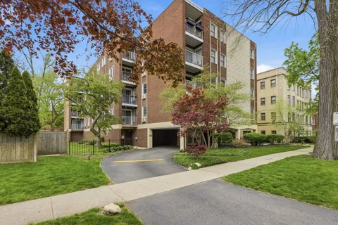 $500,000 | 1310 Maple Avenue, Unit 2C, Evanston, IL 60201