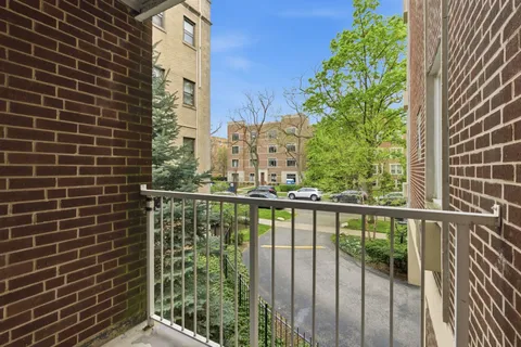 $500,000 | 1310 Maple Avenue, Unit 2C, Evanston, IL 60201