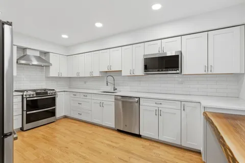 $500,000 | 1310 Maple Avenue, Unit 2C, Evanston, IL 60201