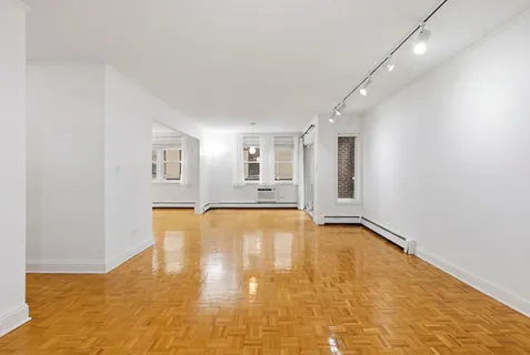$500,000 | 1310 Maple Avenue, Unit 2C, Evanston, IL 60201
