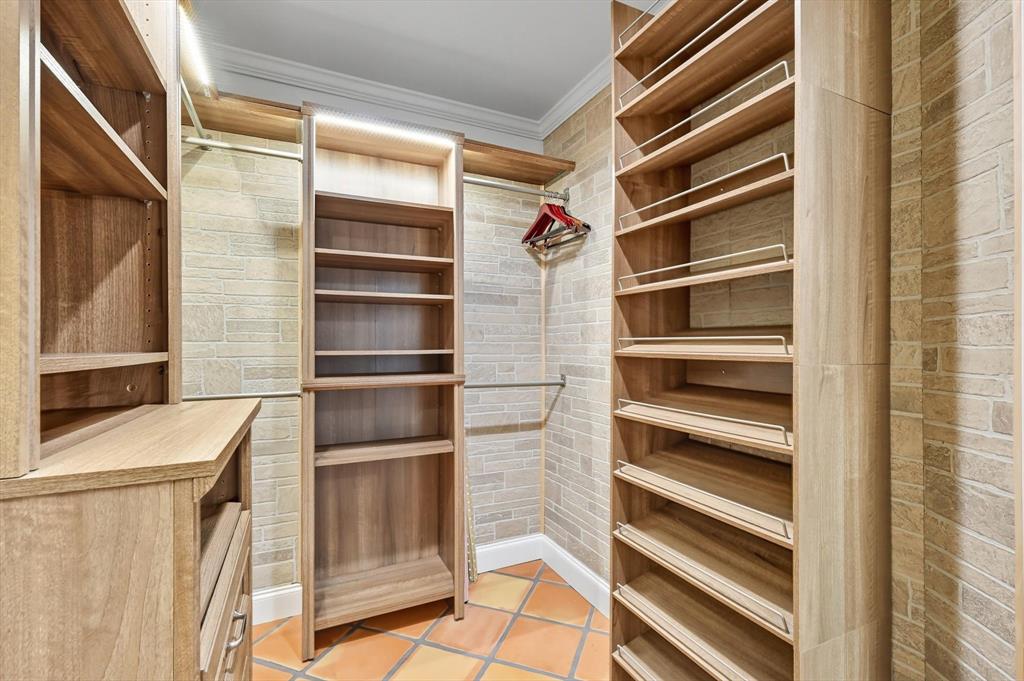 7632 Tallow Drive Irving, TX 75063 - Photo 17 of 40 One of two primary closets