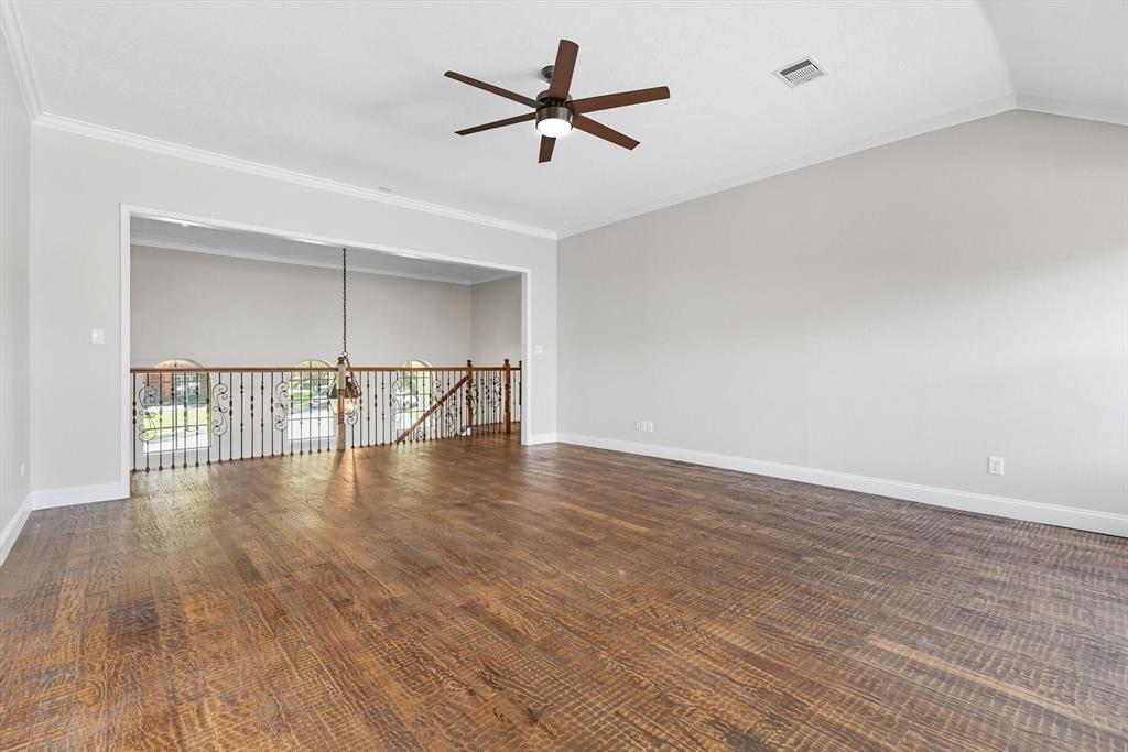 7632 Tallow Drive Irving, TX 75063 - Photo 18 of 40 Large great room upstairs