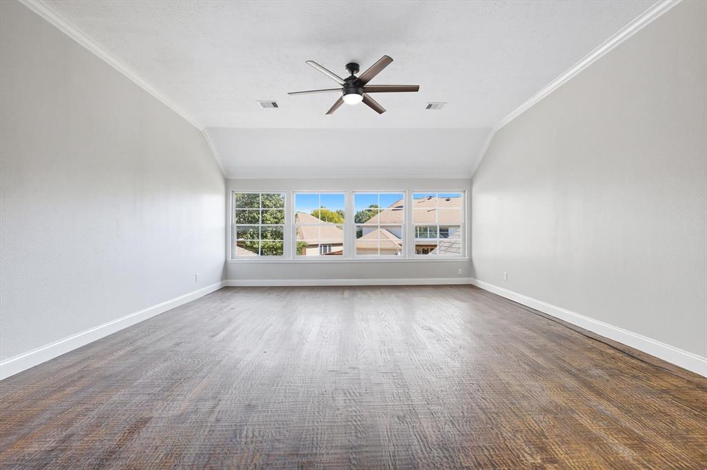 7632 Tallow Drive Irving, TX 75063 - Photo 19 of 40 Large great room upstairs