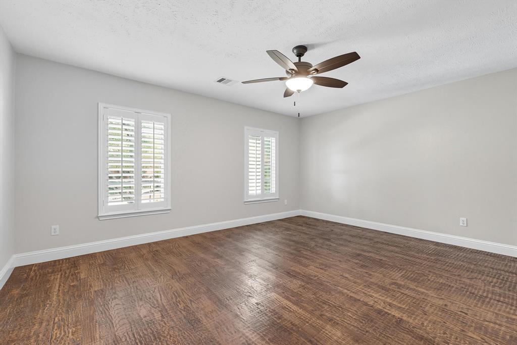 7632 Tallow Drive Irving, TX 75063 - Photo 20 of 40 Secondary Bedroom Upstairs