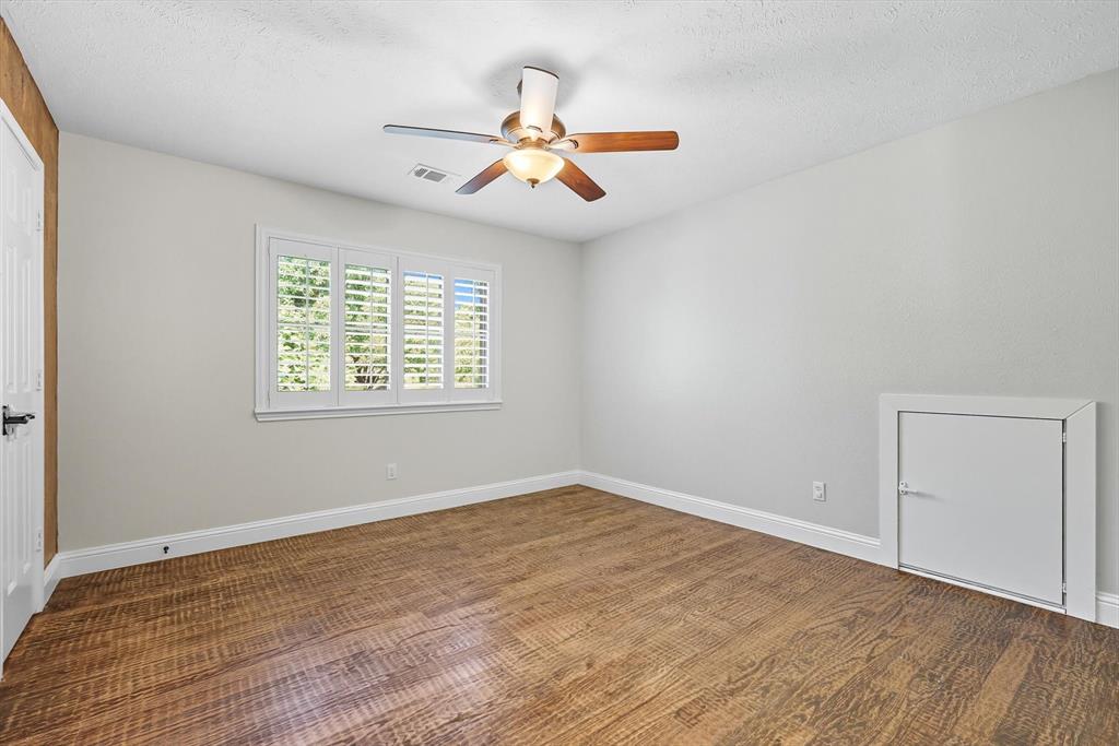 7632 Tallow Drive Irving, TX 75063 - Photo 23 of 40 Secondary Bedroom Upstairs