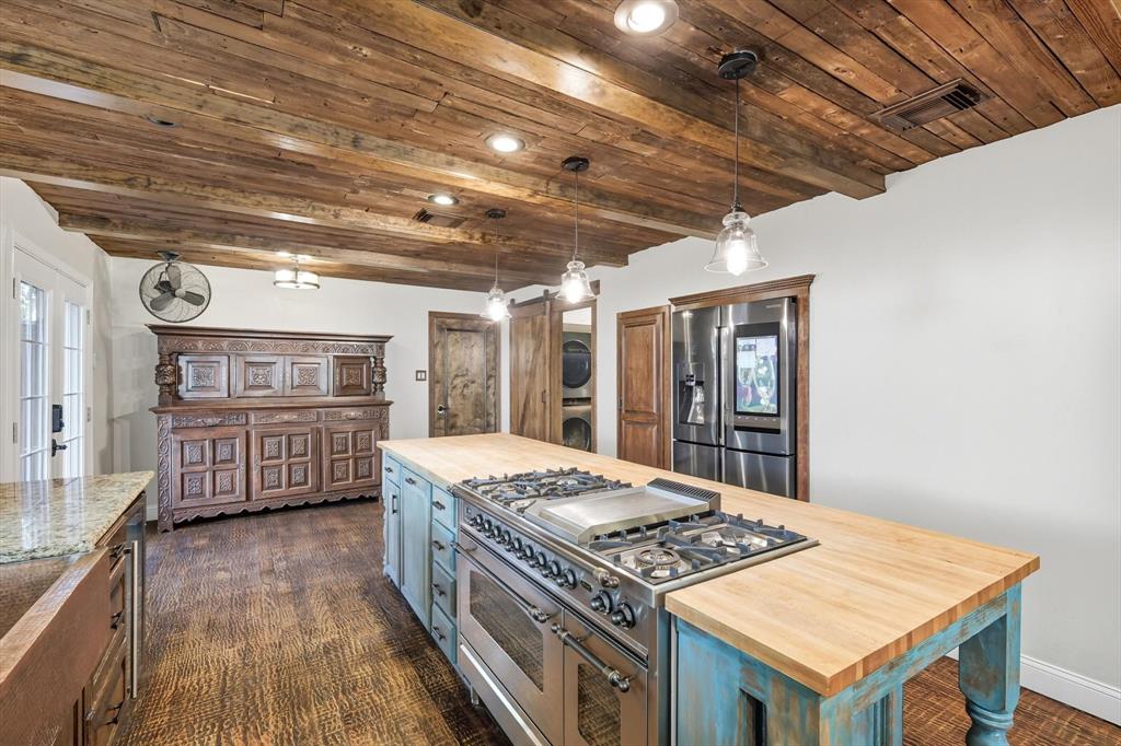 7632 Tallow Drive Irving, TX 75063 - Photo 7 of 40 Kitchen featuring butcher block island and stainless appliances