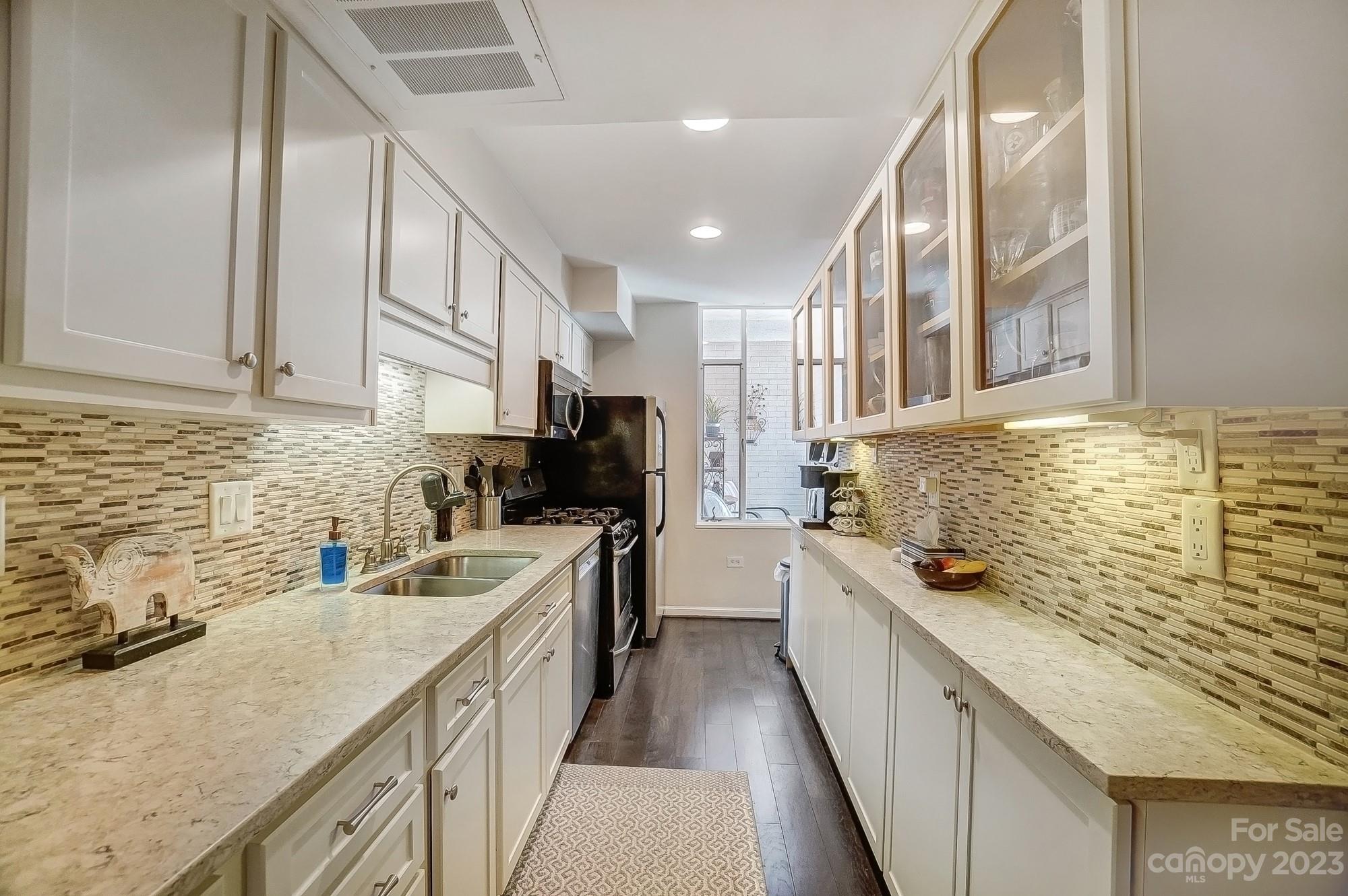 1300 Queens Road, Unit 212 Charlotte, NC 28207 - Photo 9 of 27 Gallery Image 9