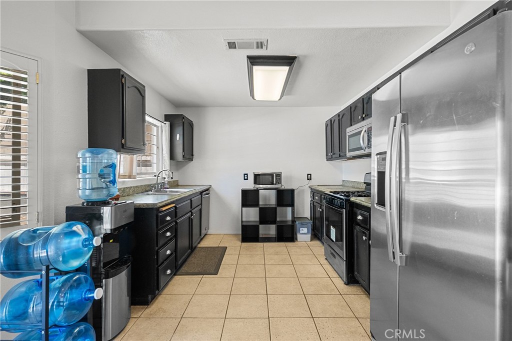 29721 Hunstock Street Castaic, CA 91384 - Photo 11 of 32