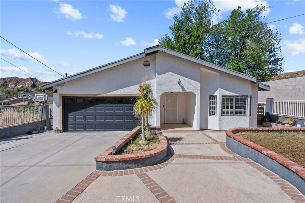 29721 Hunstock Street Castaic, CA 91384 - Photo 2 of 32