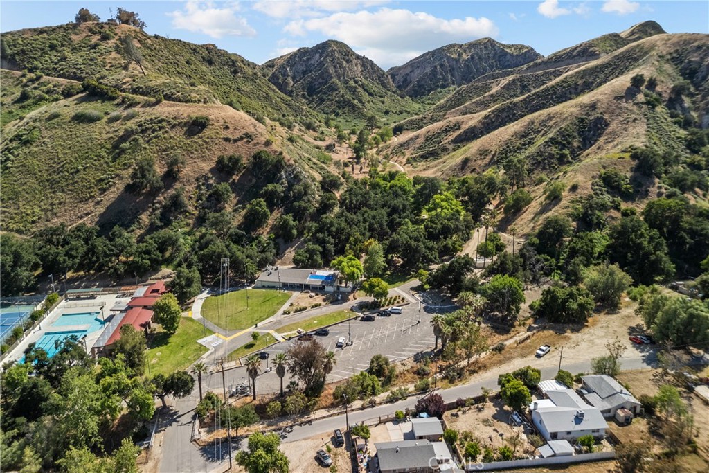 29721 Hunstock Street Castaic, CA 91384 - Photo 26 of 32 Tot lot, basketball court