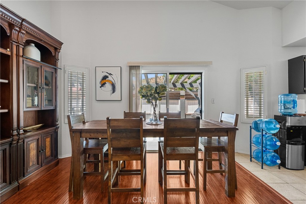 29721 Hunstock Street Castaic, CA 91384 - Photo 8 of 32