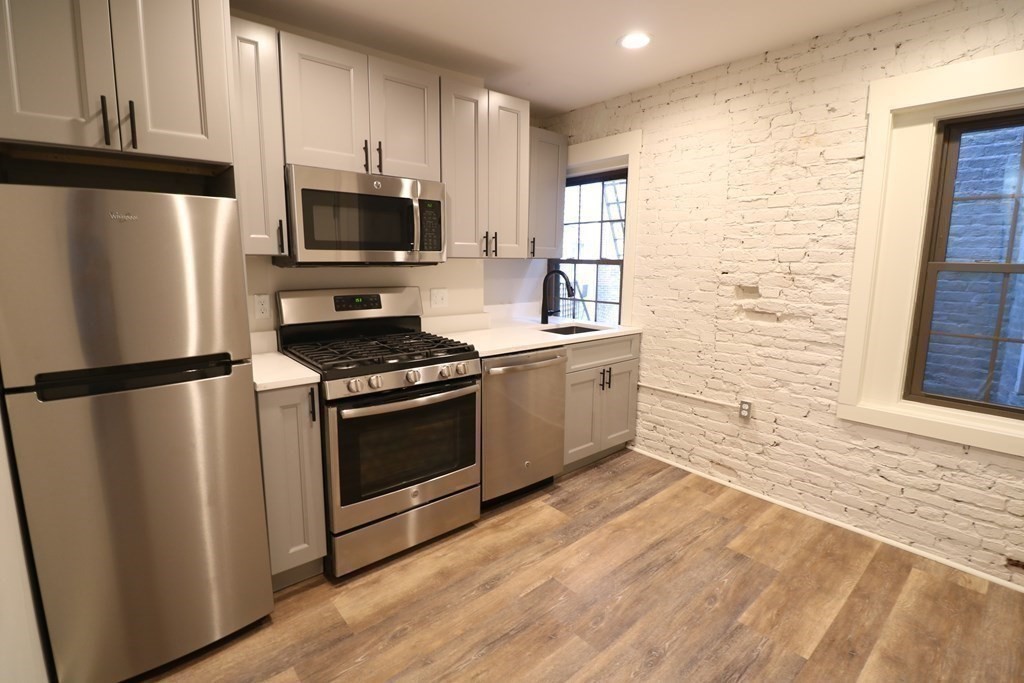 27 Charter Street, Unit 3 Boston, MA 02113 - Photo 5 of 13