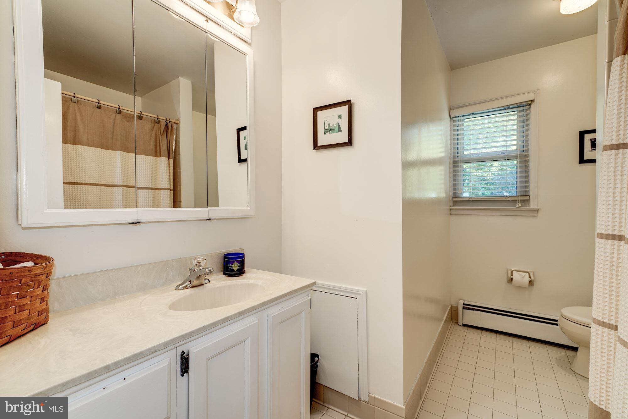 3108 Russell Road Alexandria, VA 22305 - Photo 25 of 45 Full hall bath upstairs