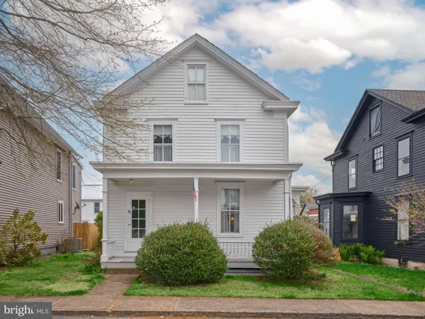 $350,000 | 20 Maple Street, Milford, NJ 08848