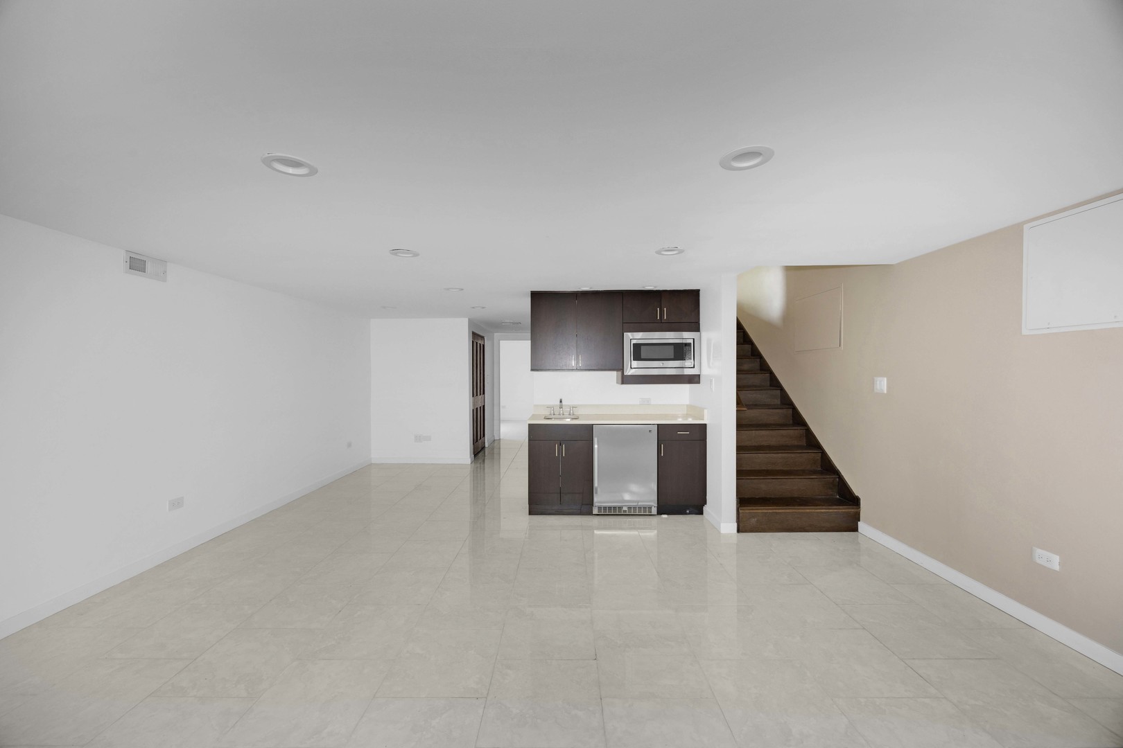 9059 Oneill Drive Burr Ridge, IL 60527 - Photo 13 of 15 a view of a kitchen with an oven