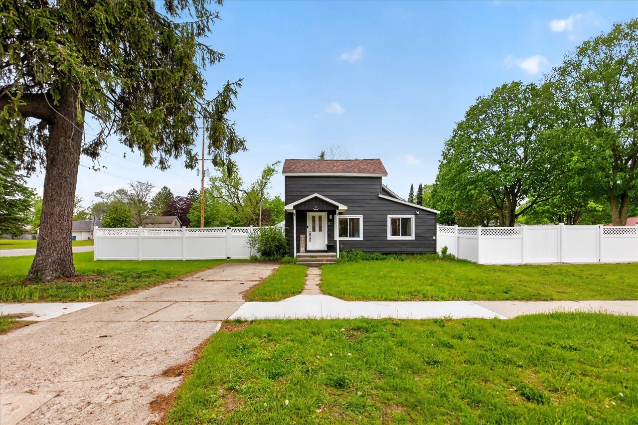252 West Stimson Avenue Reed City, MI 49677 - Photo 1 of 38