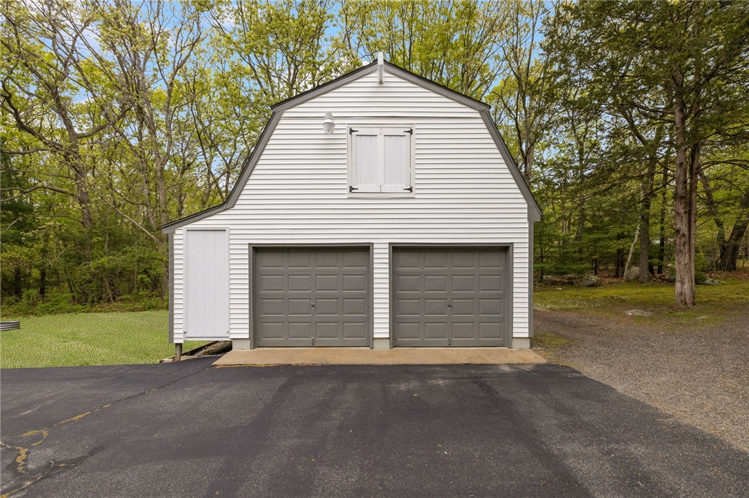 637 Read School House Road Coventry, RI 02816 - Photo 3 of 47