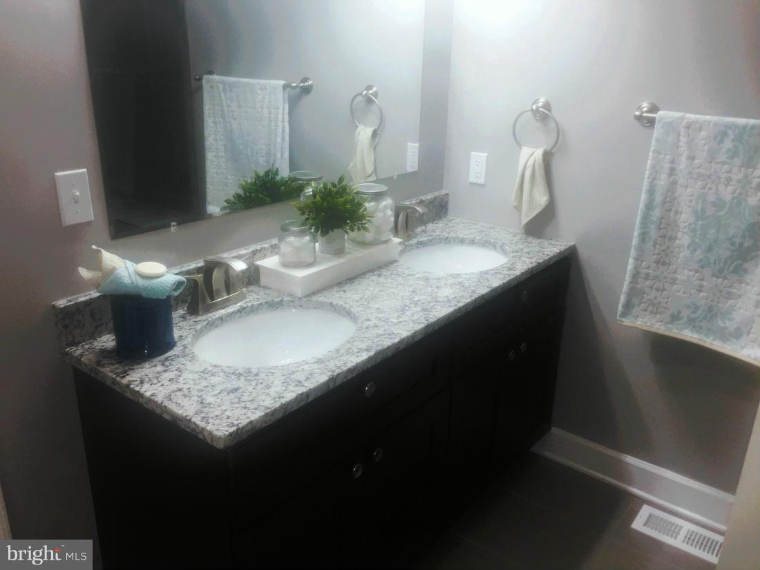 2121 Summit Avenue Baltimore, MD 21237 - Photo 22 of 25 Bath (Master)