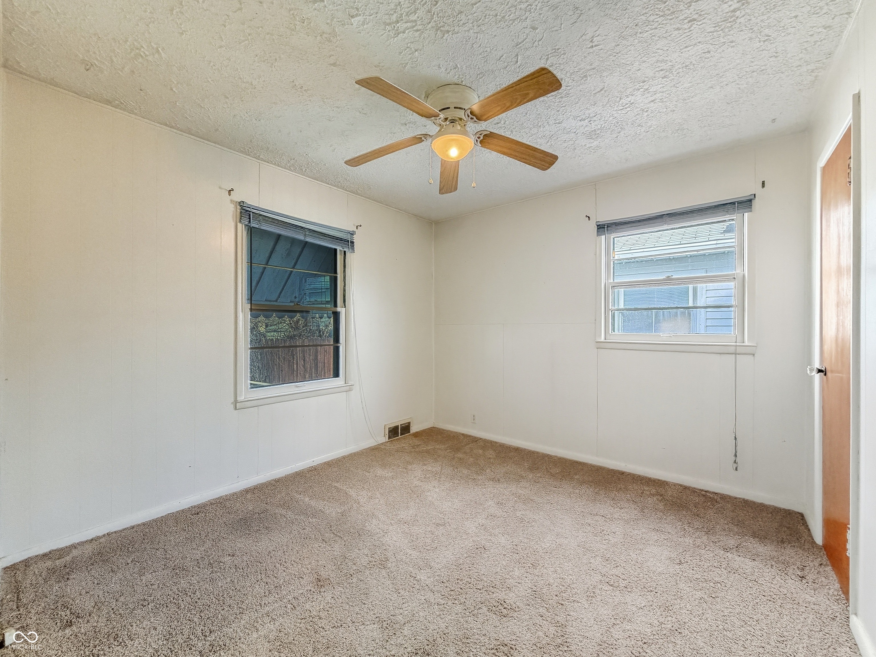 618 South Butler Avenue Indianapolis, IN 46219 - Photo 27 of 35