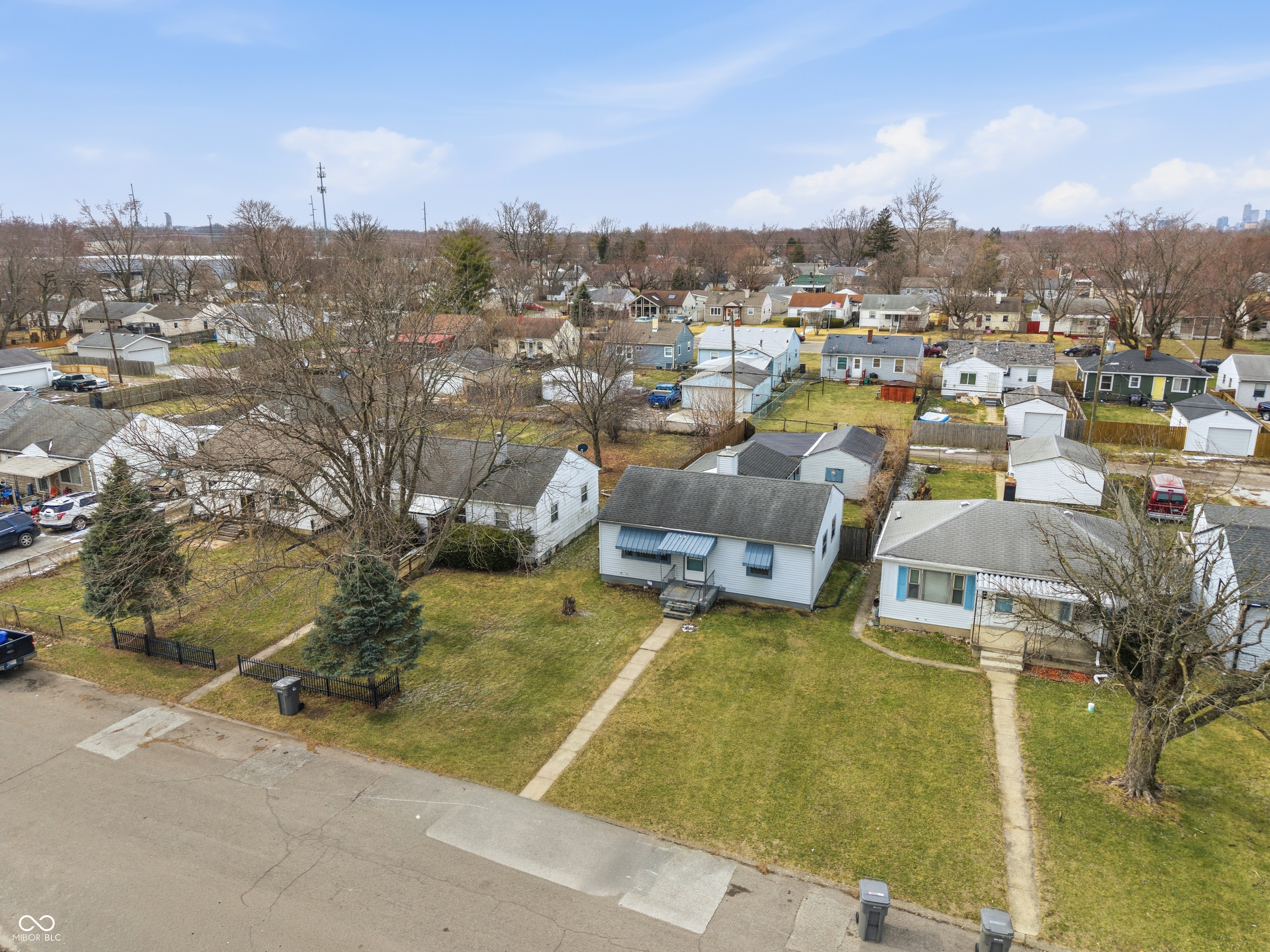 618 South Butler Avenue Indianapolis, IN 46219 - Photo 3 of 35