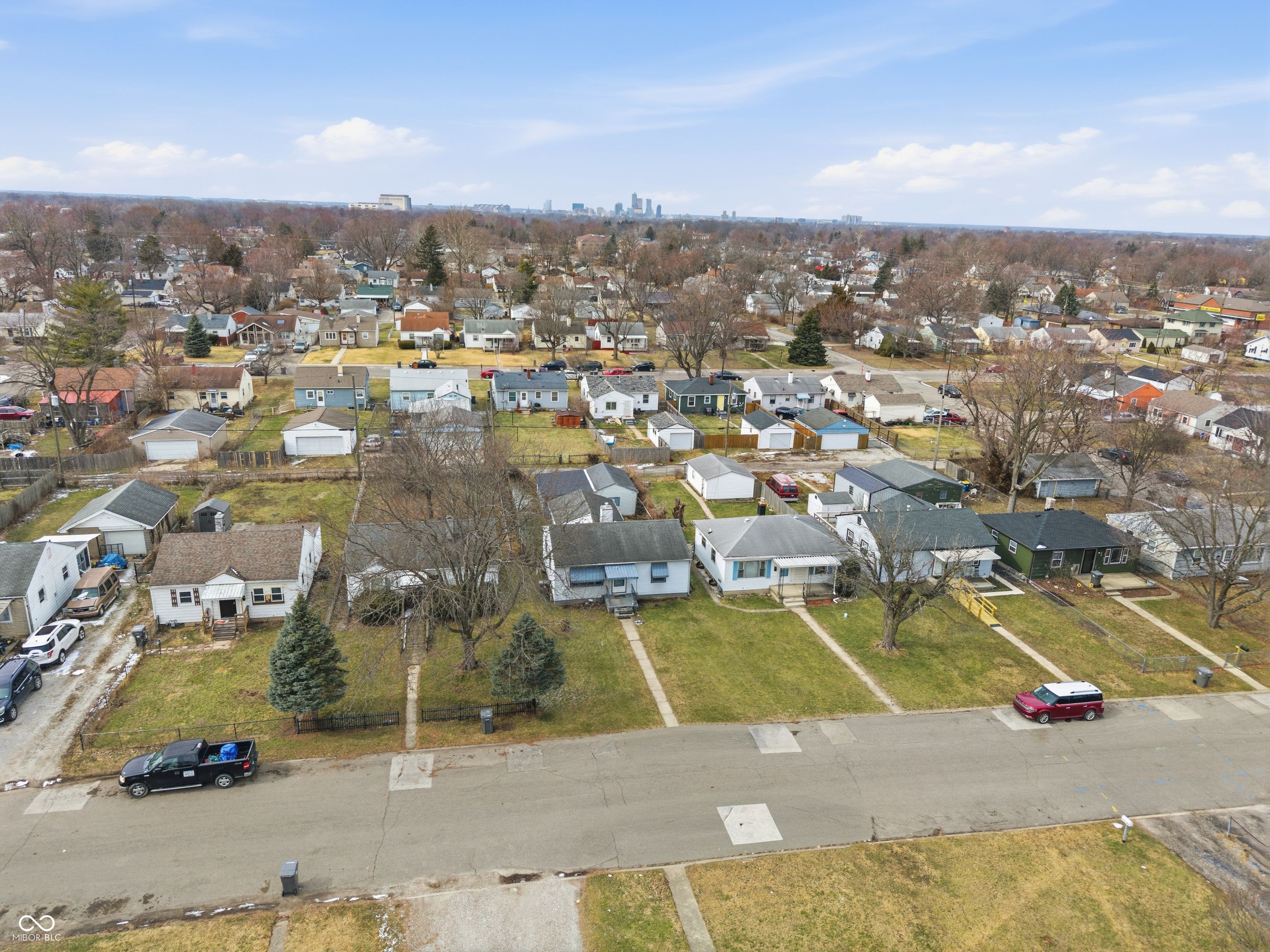 618 South Butler Avenue Indianapolis, IN 46219 - Photo 4 of 35