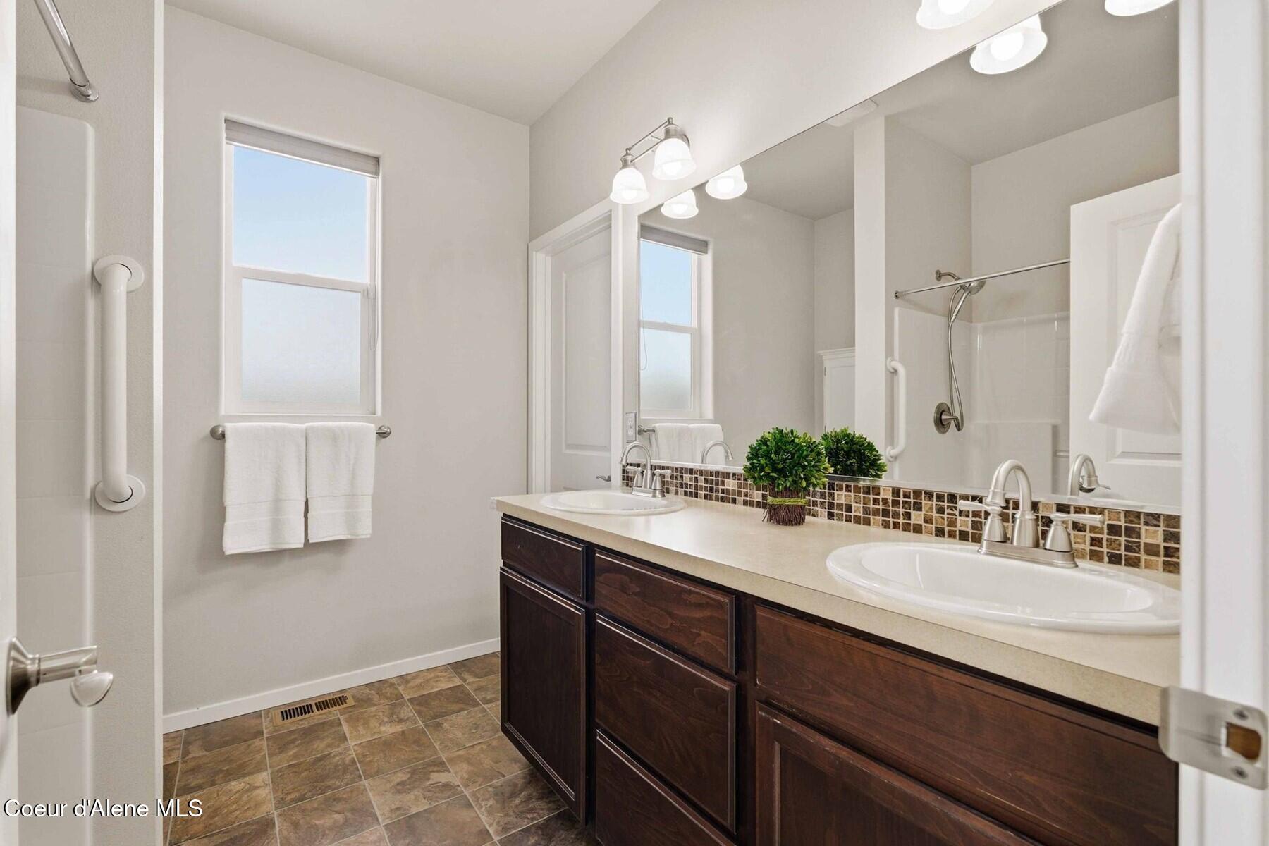 6861 Cornwall Street Coeur D'Alene, ID 83815 - Photo 15 of 25 Primary Ensuite Bath