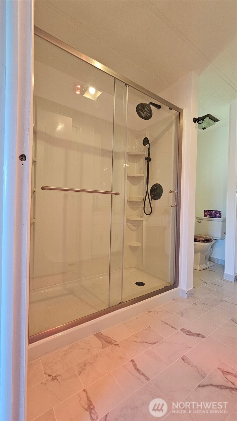 1402 22nd Street Northeast, Unit 252 Auburn, WA 98002 - Photo 15 of 36 a bathroom with a shower
