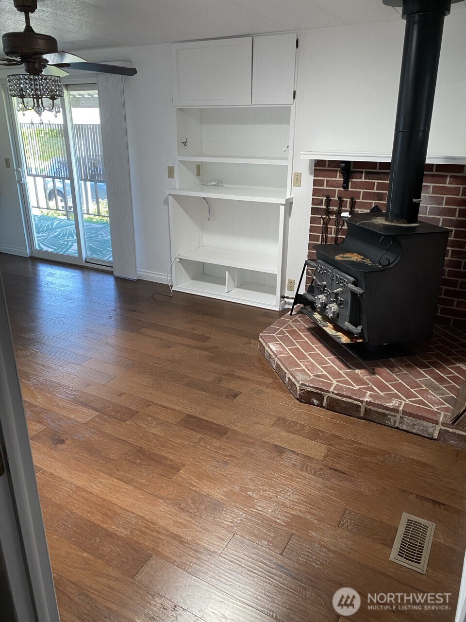 1402 22nd Street Northeast, Unit 252 Auburn, WA 98002 - Photo 16 of 36 a room with wooden floor and window