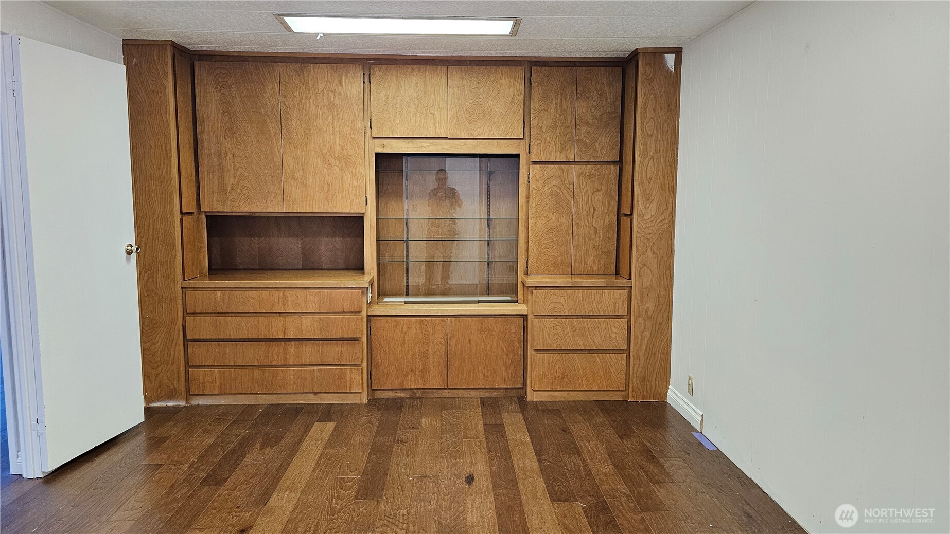 1402 22nd Street Northeast, Unit 252 Auburn, WA 98002 - Photo 26 of 36 a view of walk in closet with empty racks