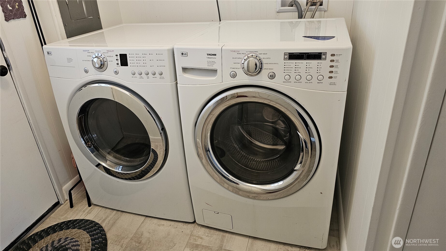 1402 22nd Street Northeast, Unit 252 Auburn, WA 98002 - Photo 27 of 36 a utility room with dryer and washer