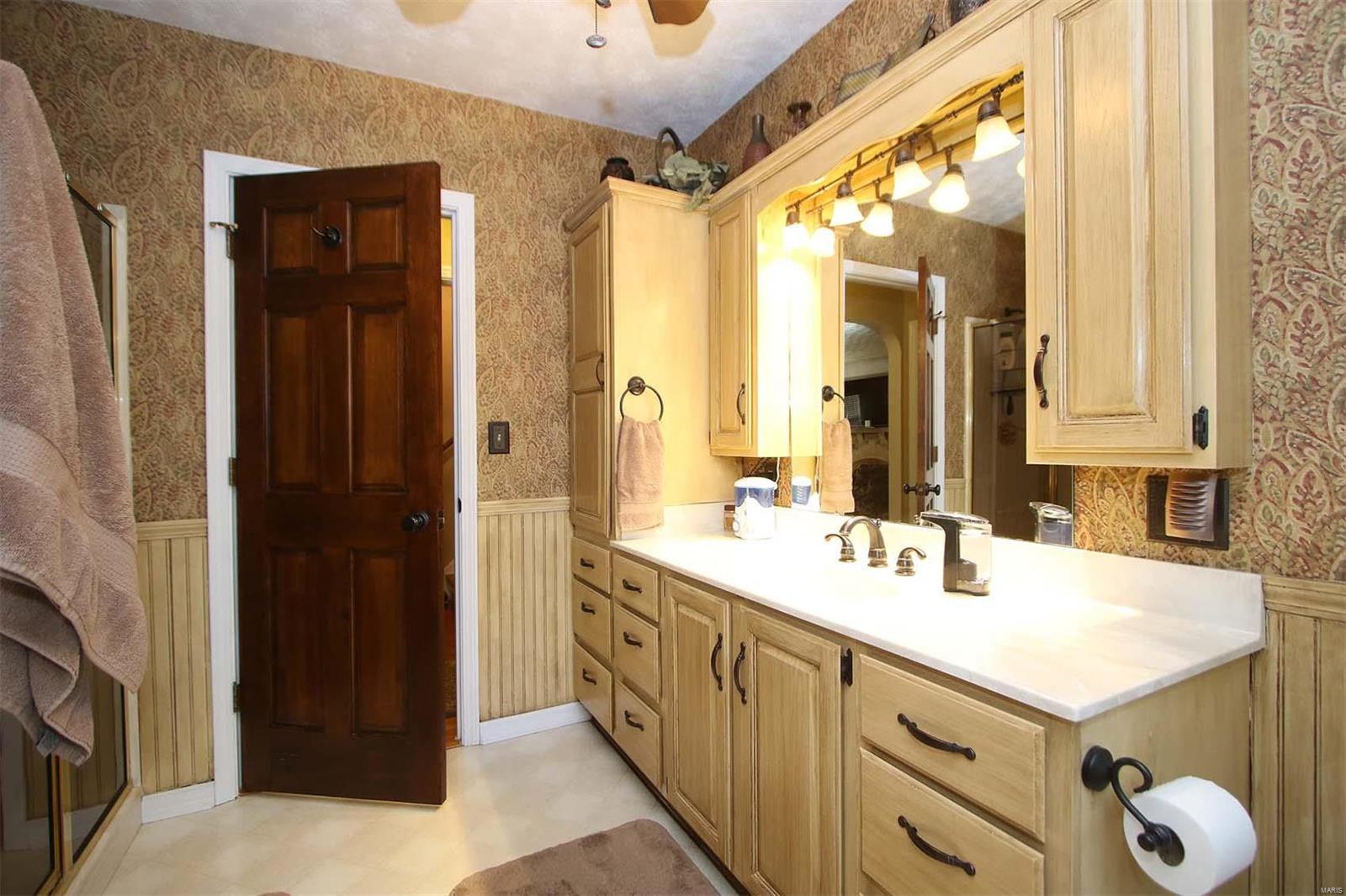 1428 Milton Road Alton, IL 62002 - Photo 18 of 22 Gallery Image 18