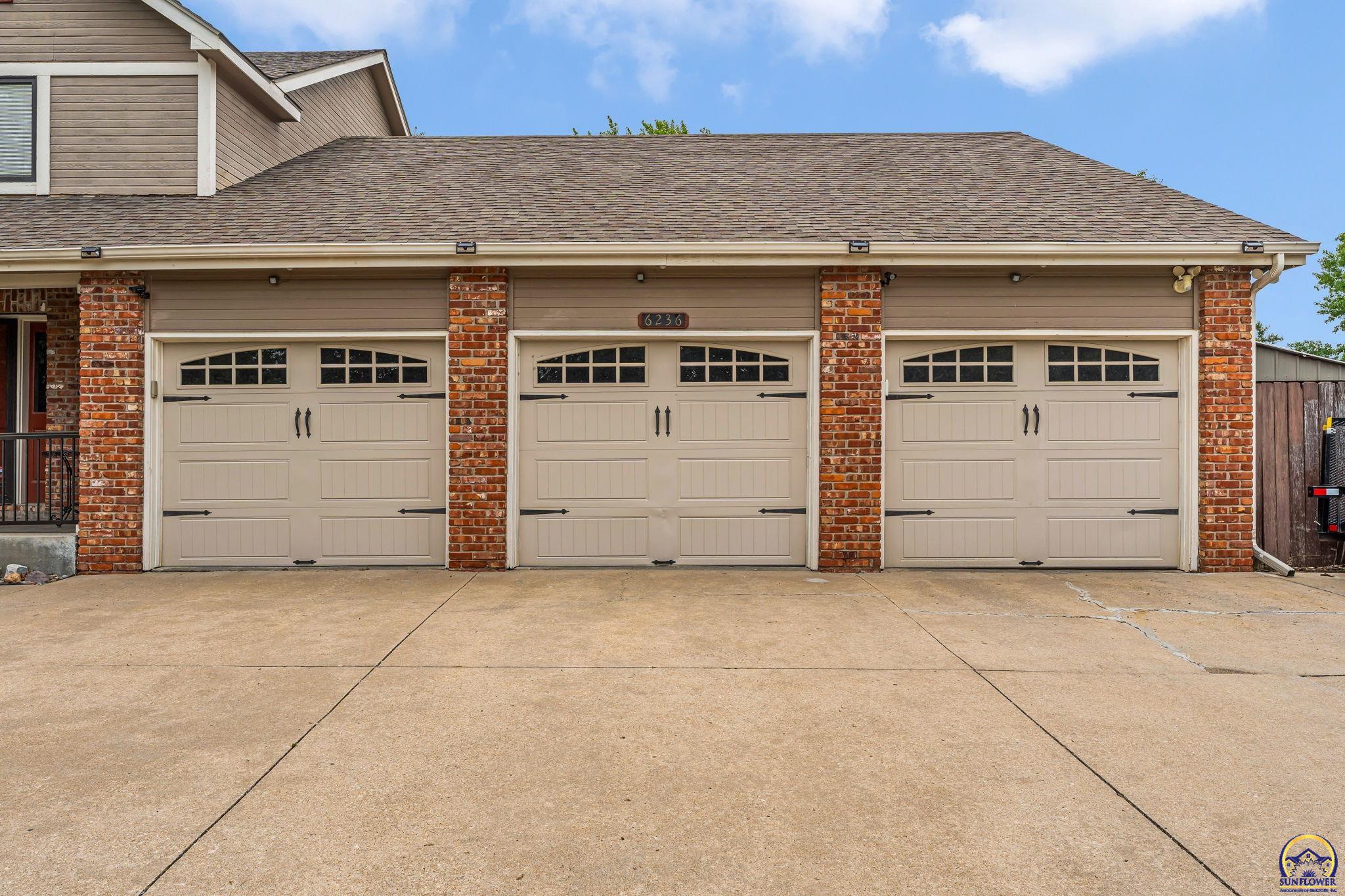 6236 Southwest 25th Street Topeka, KS 66614 - Photo 5 of 53