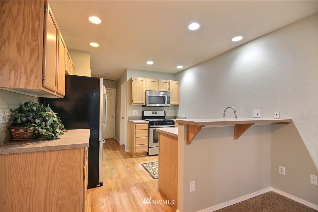 4126 Northeast 14th Place, Unit B Renton, WA 98059 - Photo 9 of 24 Gallery Image 9