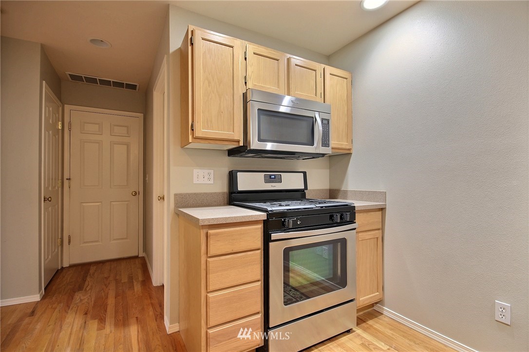 4126 Northeast 14th Place, Unit B Renton, WA 98059 - Photo 10 of 24 Gallery Image 10