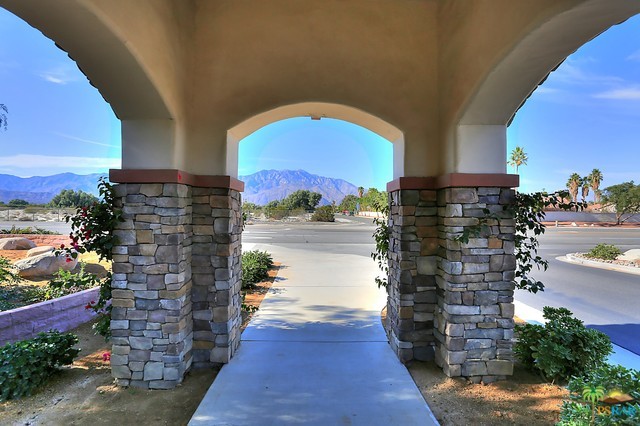 76 Via Del Mercato Rancho Mirage, CA 92270 - Photo 3 of 32 Pedestrian Entry
